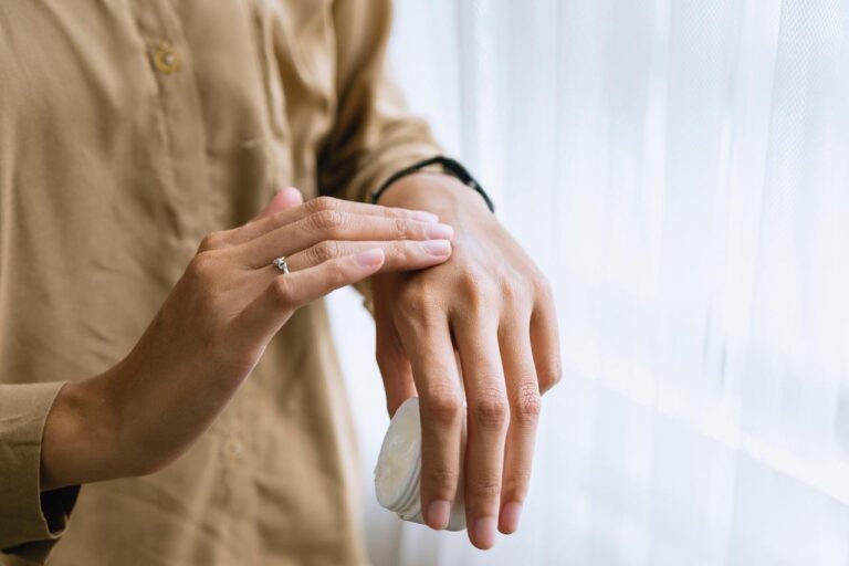 Home Laserbehandeling huid demonstratie met moderne lasertechnologie voor dermatologische toepassingen