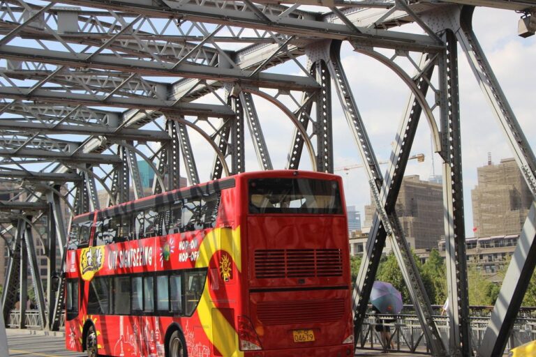 Over ons Comfortabele touringcar voor onvergetelijke busreizen met vrienden en familie naar historische steden en natuurgebieden