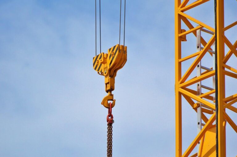 Over ons Professionele keuring van hijsmiddelen met aandacht voor structurele slijtage en veiligheid in zware industrie